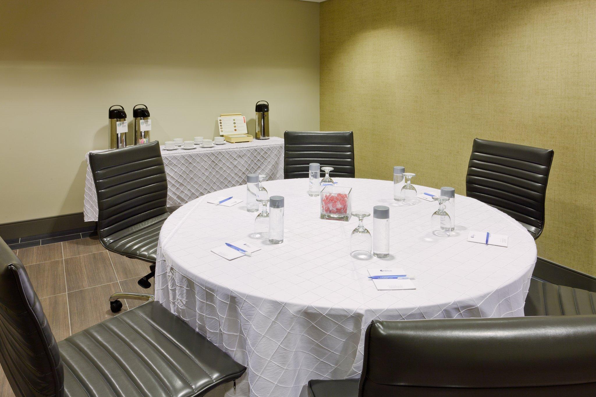 Hotel Indigo East End By Ihg Ривърхед Екстериор снимка